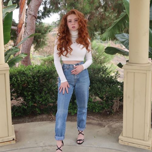 Francesca Capaldi in High Neck Top with Blue Denim Photos 2020/10/24 1
