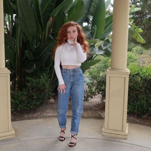 Francesca Capaldi in High Neck Top with Blue Denim Photos 2020/10/24 2