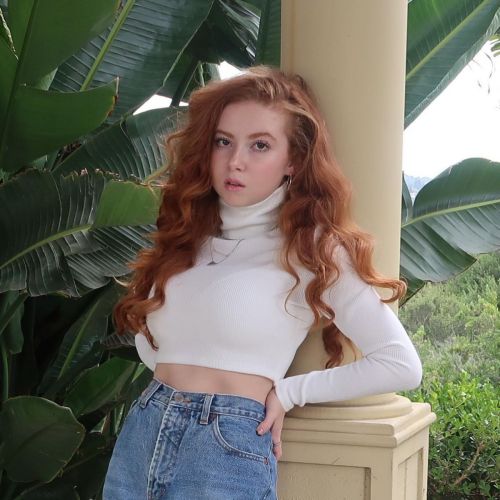 Francesca Capaldi in High Neck Top with Blue Denim Photos 2020/10/24 6