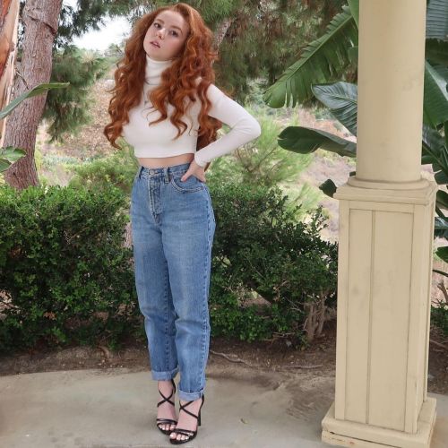 Francesca Capaldi in High Neck Top with Blue Denim Photos 2020/10/24 8