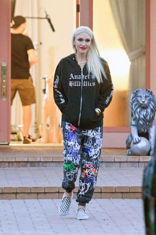 Gwen Stefani Leaves a Studio in Woodland Hills 2020/10/01 6