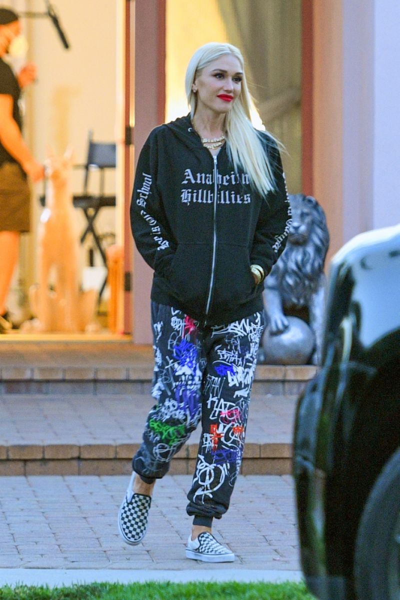 Gwen Stefani Leaves a Studio in Woodland Hills 2020/10/01 8