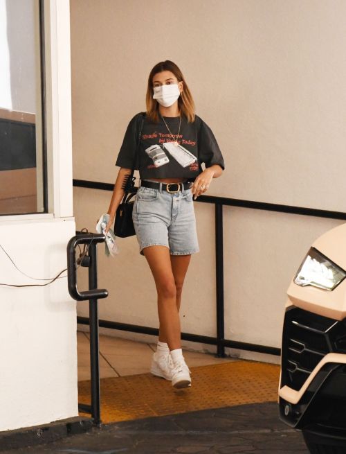Hailey Bieber Out and About in Los Angeles 2020/09/24 10