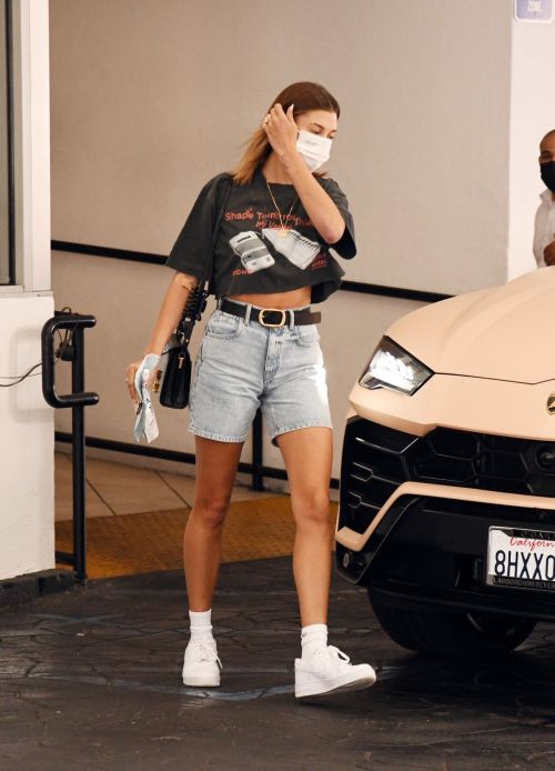 Hailey Bieber Out and About in Los Angeles 2020/09/24 2