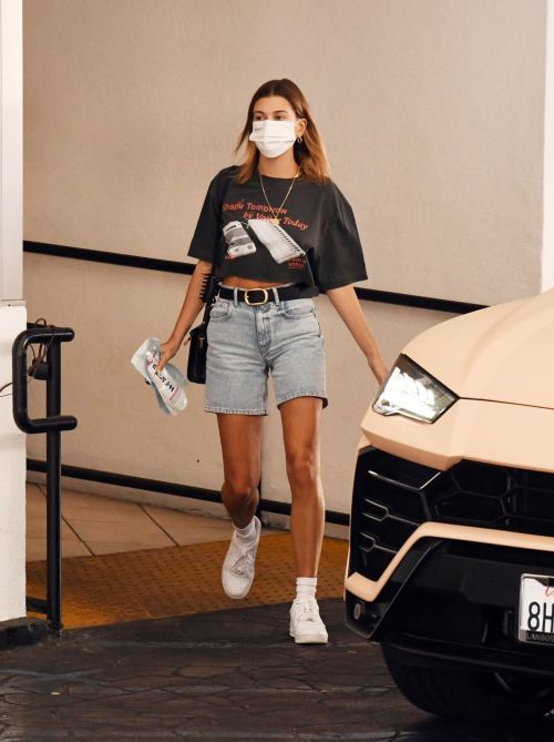 Hailey Bieber Out and About in Los Angeles 2020/09/24 3