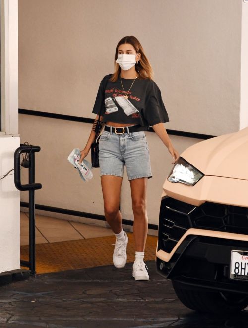 Hailey Bieber Out and About in Los Angeles 2020/09/24 6