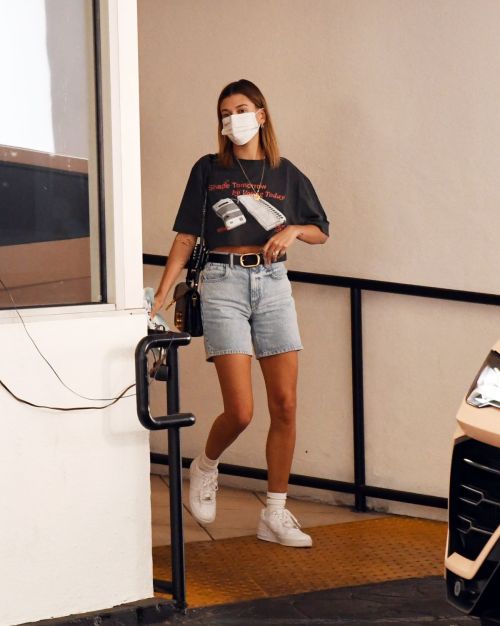 Hailey Bieber Out and About in Los Angeles 2020/09/24 8