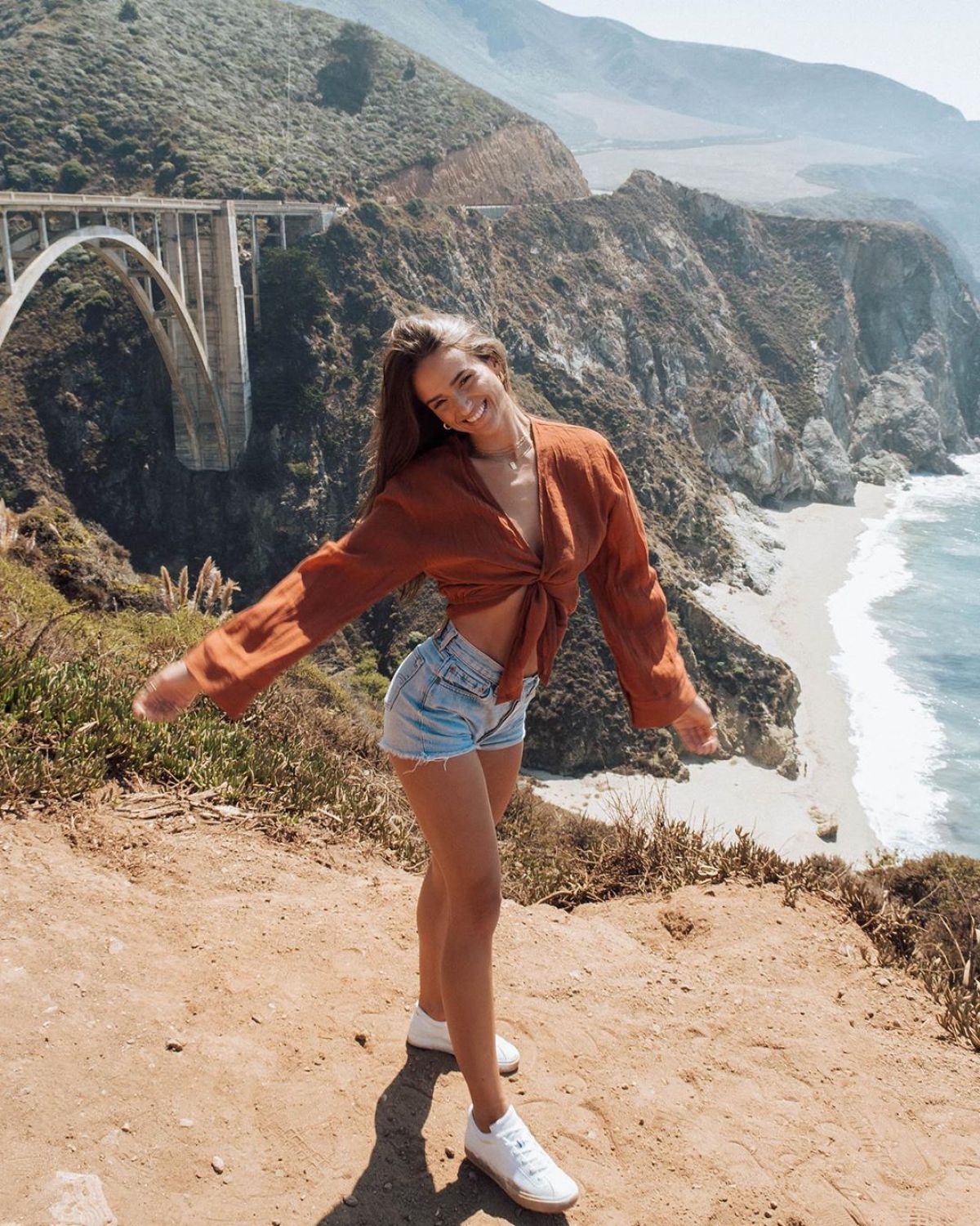 Helen Owen in Denim Shorts Photos Shared in Instagram 2020/09/22