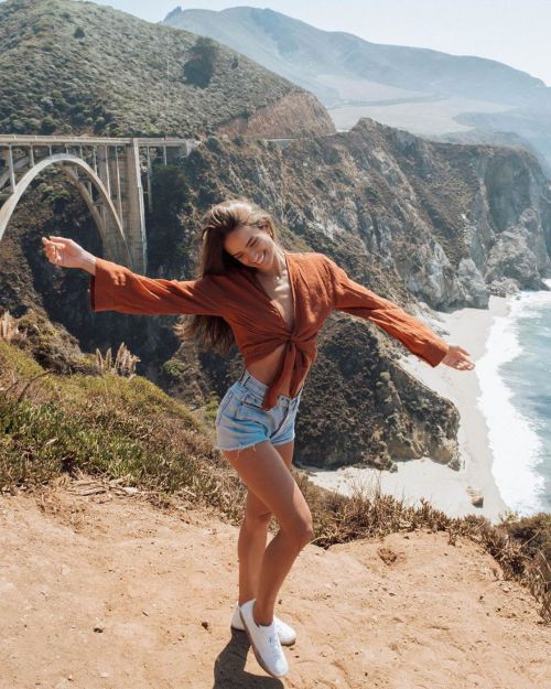 Helen Owen in Denim Shorts Photos Shared in Instagram 2020/09/22 4