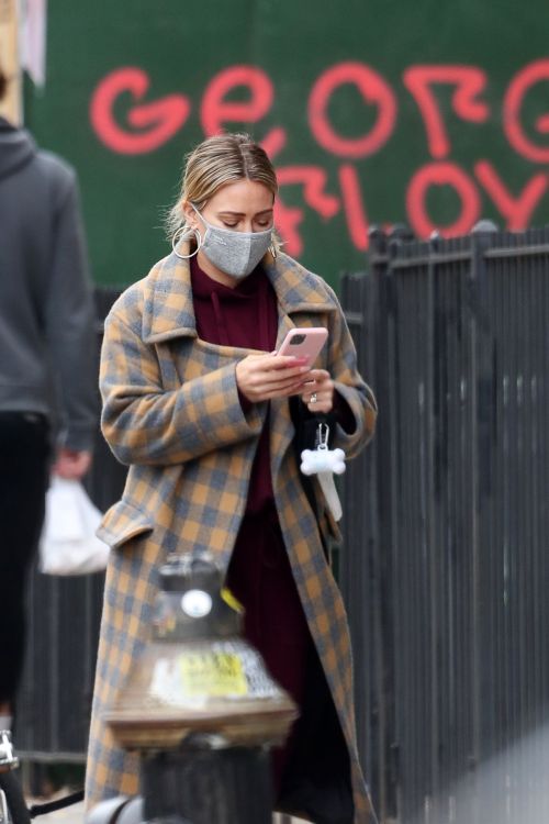 Hilary Duff and Her Husband Matthew Koma Out in New York 2020/10/25