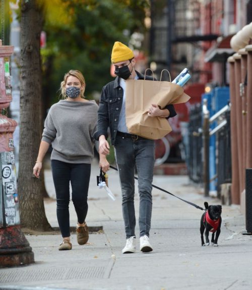 Hilary Duff and Matthew Koma Out with Their Dog in New York 2020/10/24