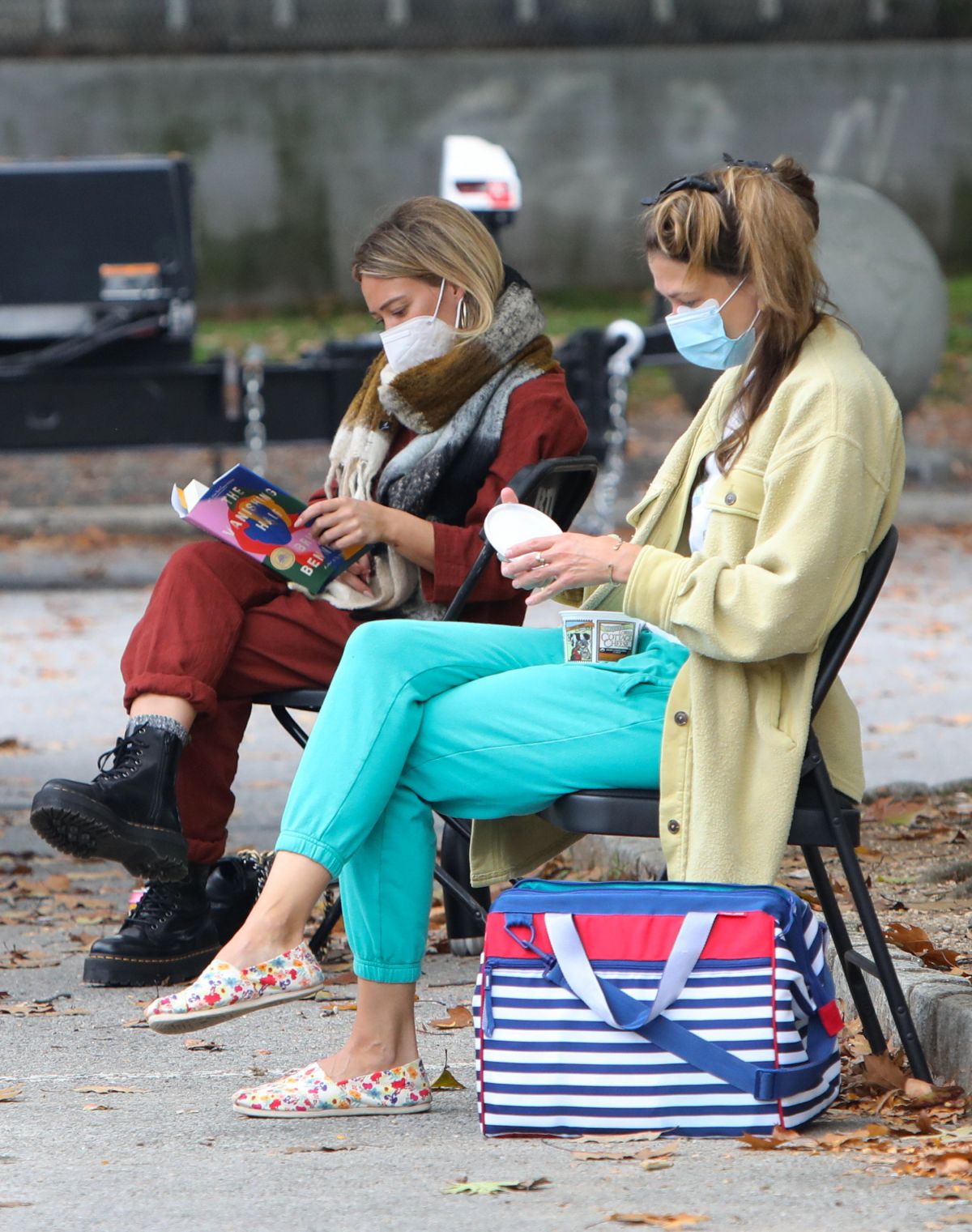 Hilary Duff, Sara Foster and Molly Kate Bernard on the Set of Younger in New York 2020/10/22