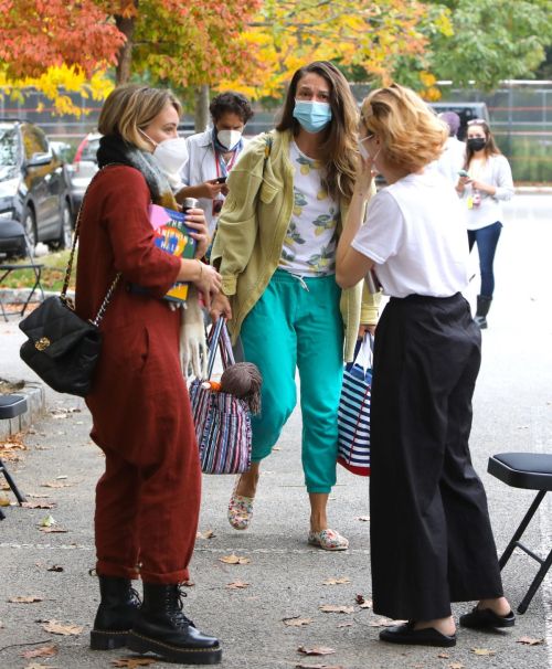 Hilary Duff, Sara Foster and Molly Kate Bernard on the Set of Younger in New York 2020/10/22