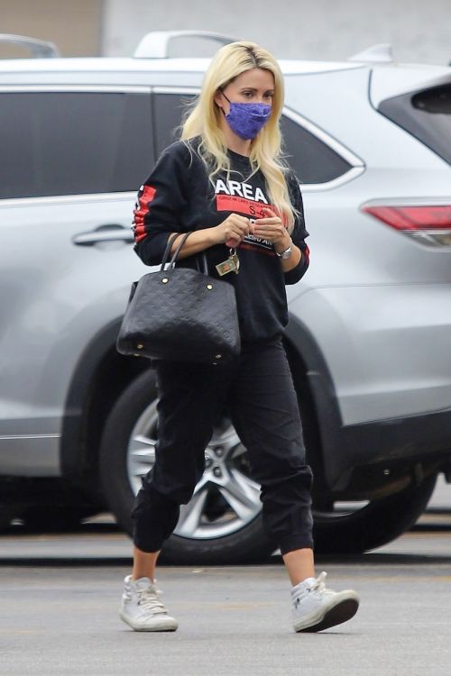Holly Madison Out Shopping in Los Angeles 2020/10/22 3