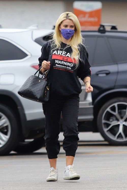 Holly Madison Out Shopping in Los Angeles 2020/10/22 5