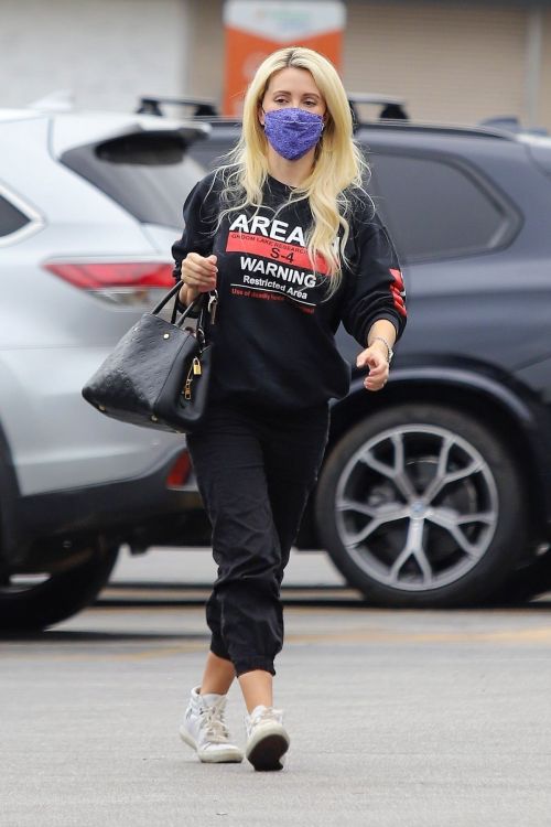 Holly Madison Out Shopping in Los Angeles 2020/10/22