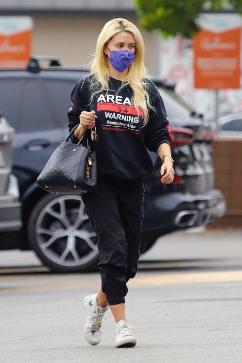 Holly Madison Out Shopping in Los Angeles 2020/10/22 7
