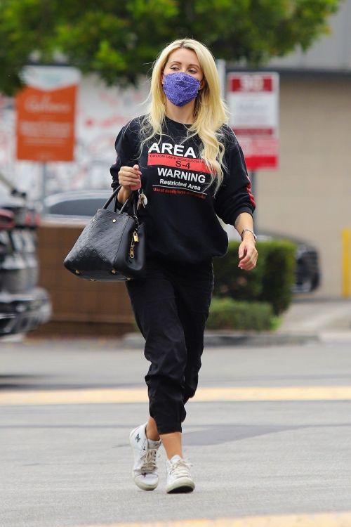 Holly Madison Out Shopping in Los Angeles 2020/10/22 8