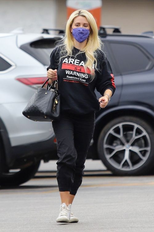 Holly Madison Out Shopping in Los Angeles 2020/10/22 9