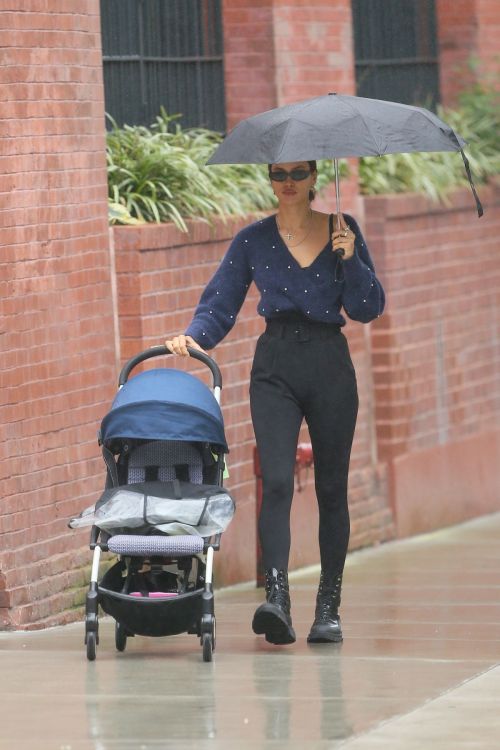 Irina Shayk Out and About in New York 2020/10/26 1