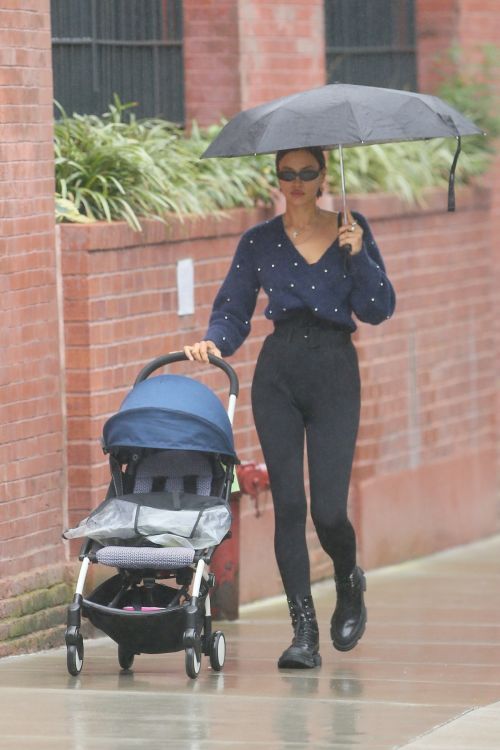 Irina Shayk Out and About in New York 2020/10/26 3