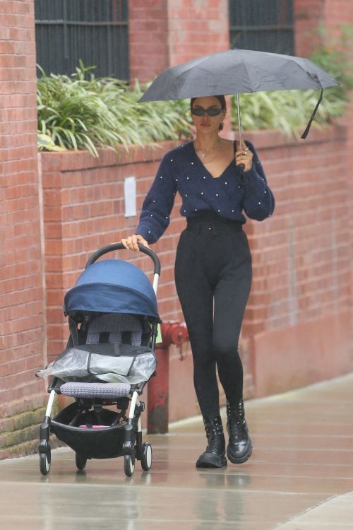 Irina Shayk Out and About in New York 2020/10/26 4