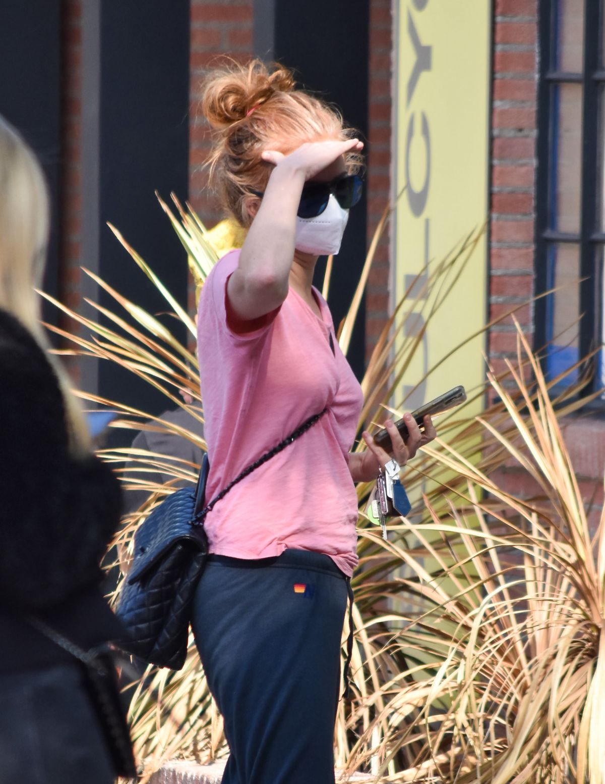 Isla Fisher in Pink Top and Track Pants Out in Los Angeles 2020/09/21