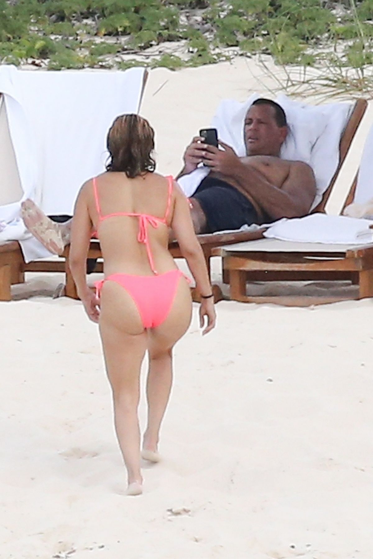 Jennifer Lopez in Bikini at a Beach in Turk and Caicos 2020/09/19