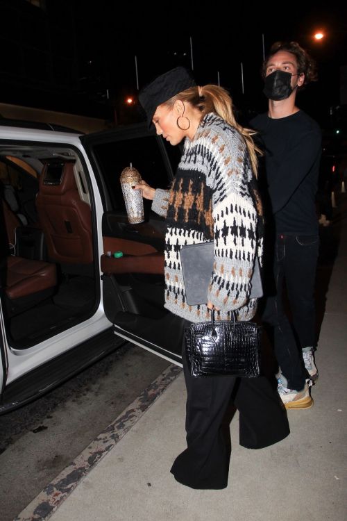 Jennifer Lopez Leaves a Business Meeting in Hollywood 2020/10/23