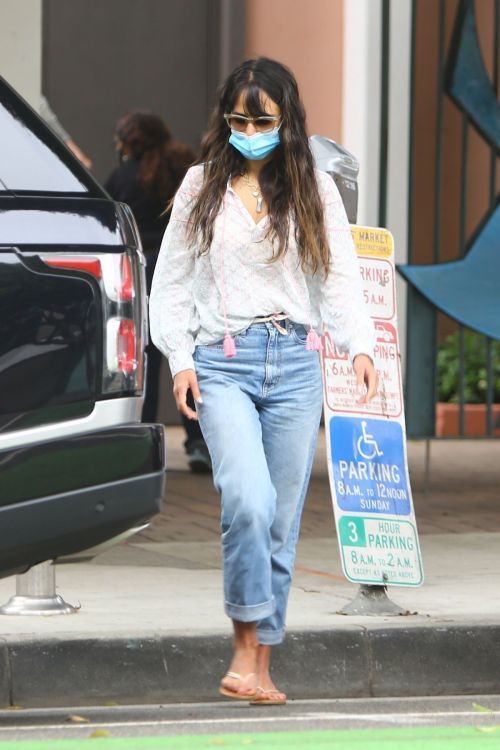 Jordana Brewster and Andrew Form Out in Santa Monica 2020/09/21 6