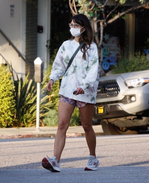 Jordana Brewster Out for Coffee in Brentwood 2020/10/24 6