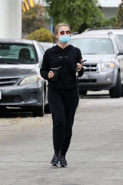 Julianne Hough Out and About in Los Angeles 2020/10/24 1