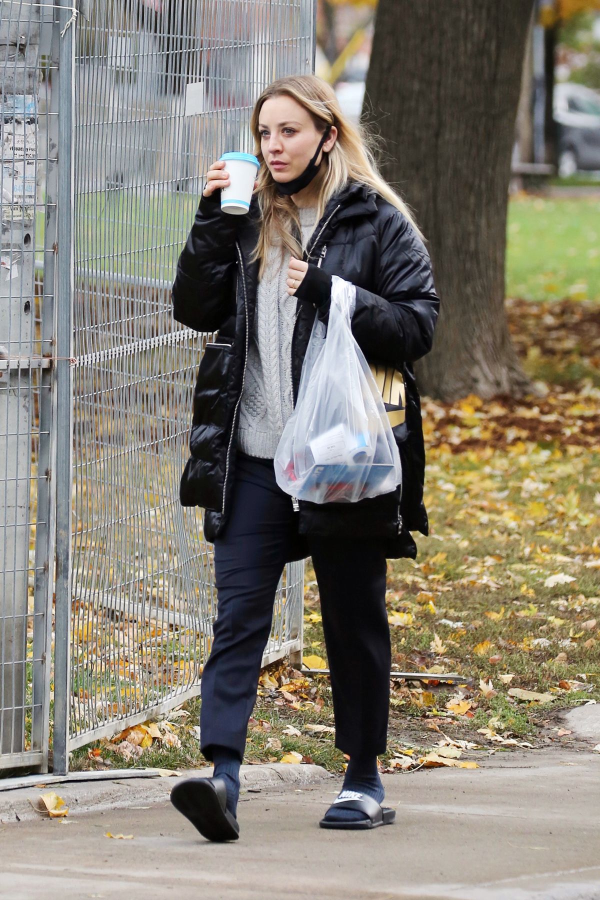 Kaley Cuoco After Leaves a Spa in Toronto 2020/10/26