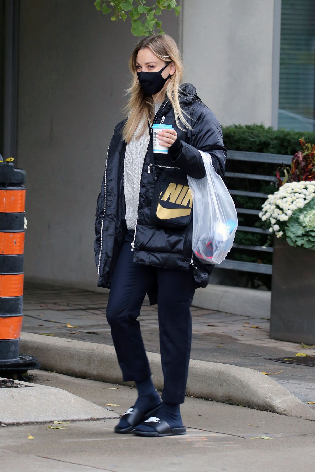 Kaley Cuoco After Leaves a Spa in Toronto 2020/10/26