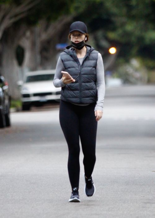 Katherine Schwarzenegger Out in Santa Monica 2020/10/24 1