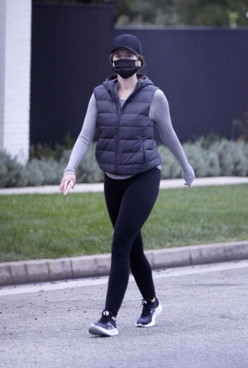 Katherine Schwarzenegger Out in Santa Monica 2020/10/24 2