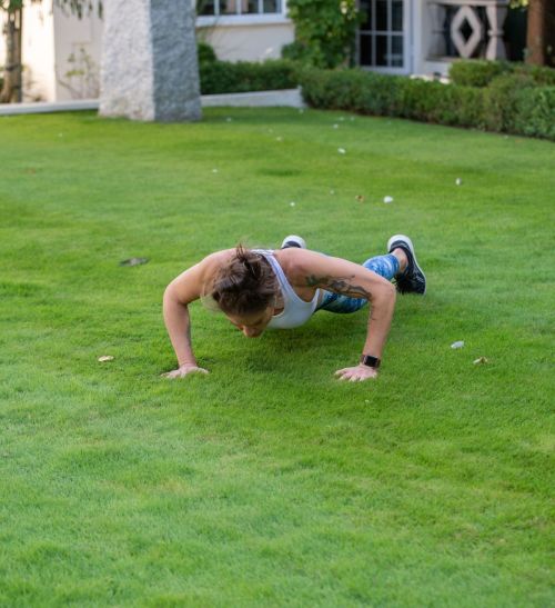 Katie Waissel Workout at a Park in London 2020/10/24 9