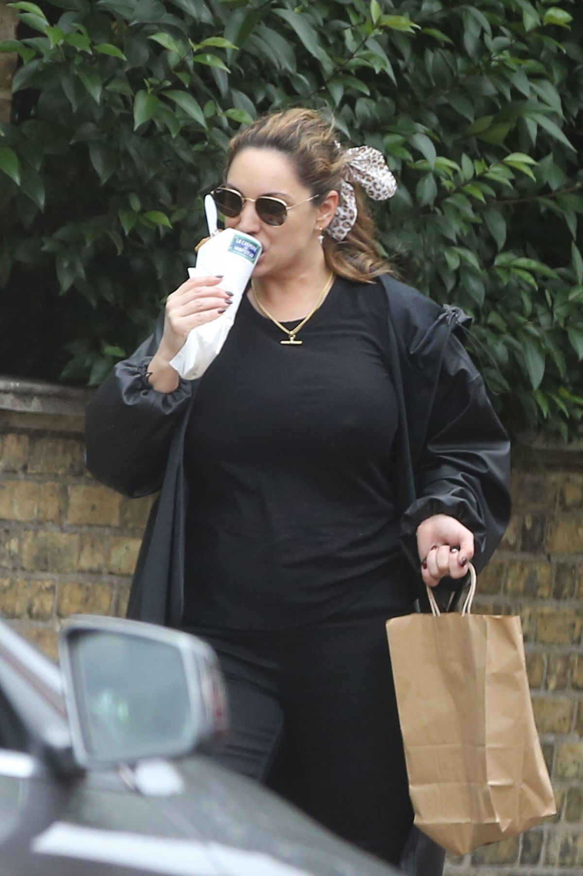 Kelly Brook Out with Her Dog in Hampstead 2020/10/22 4
