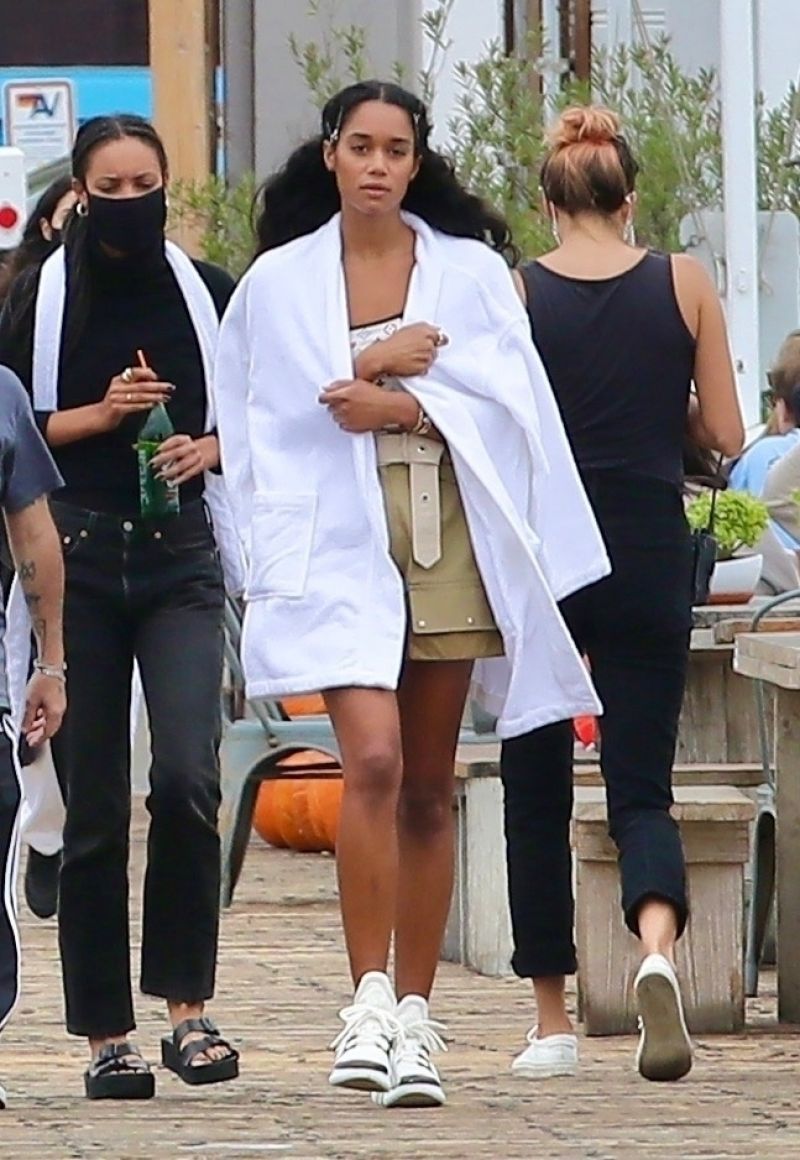 Laura Harrier on the Set of Her New Movie at Malibu Pier in Los Angeles 2020/10/26 3
