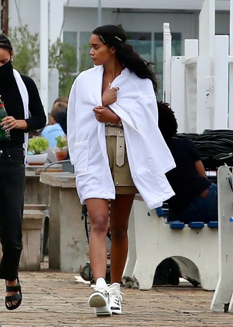 Laura Harrier on the Set of Her New Movie at Malibu Pier in Los Angeles 2020/10/26 6