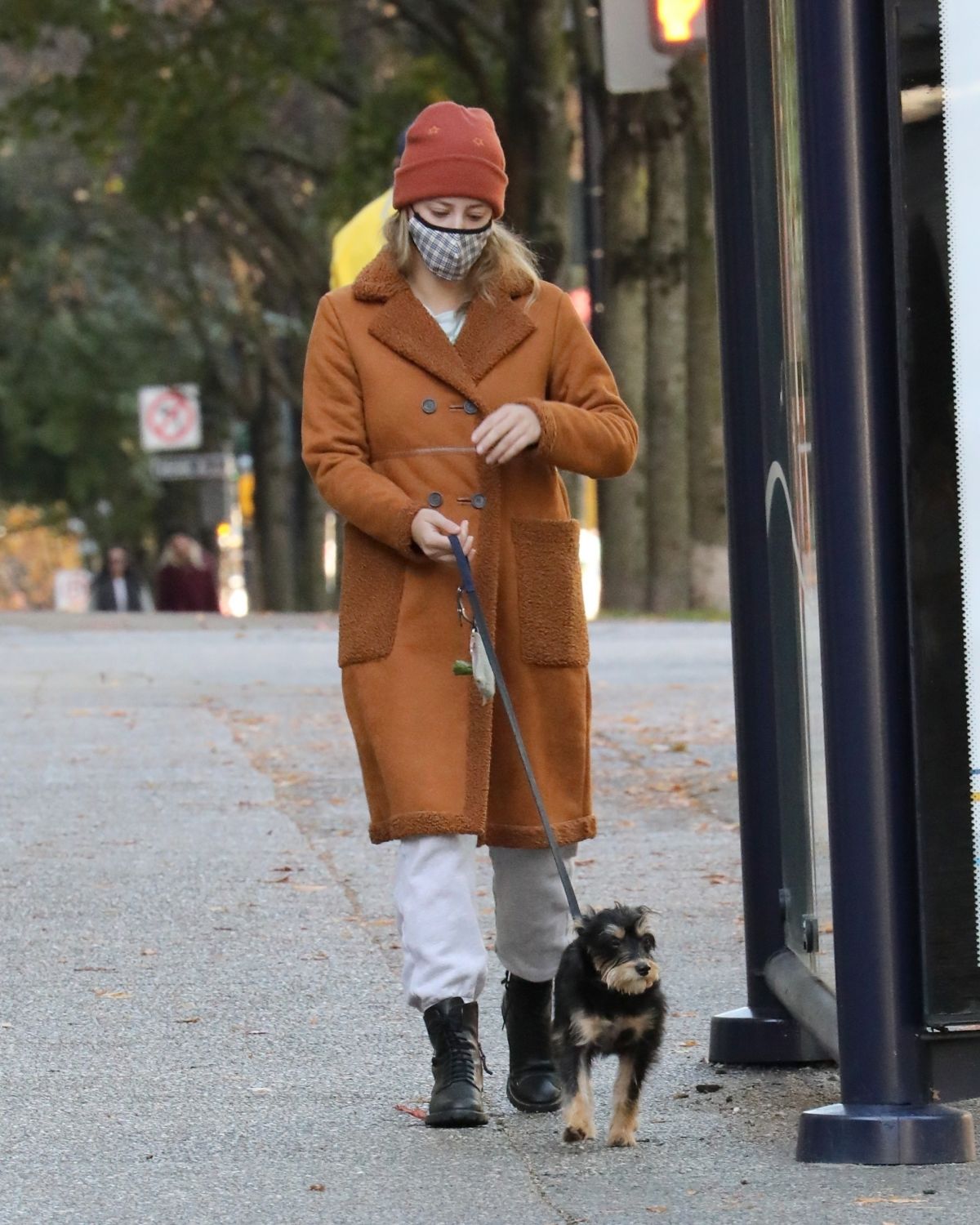 Lili Reinhart Out with Her Dog in Vancouver 2020/10/26 1