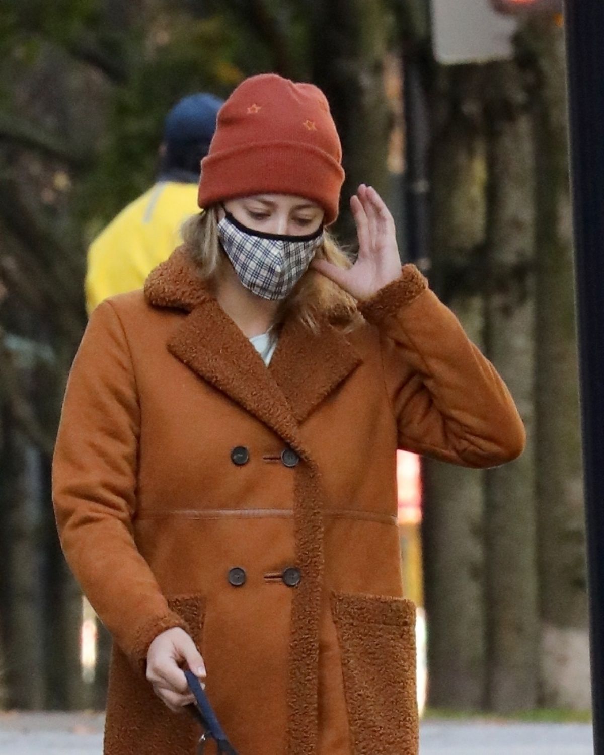 Lili Reinhart Out with Her Dog in Vancouver 2020/10/26 5
