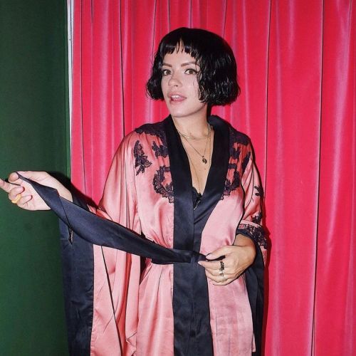 Lily Allen Shared Hot Photos in Instagram 2020/10/25 1