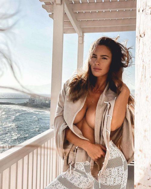 Lucia Javorcekova Shows Off Her Curves in Latest Photoshoot 2020