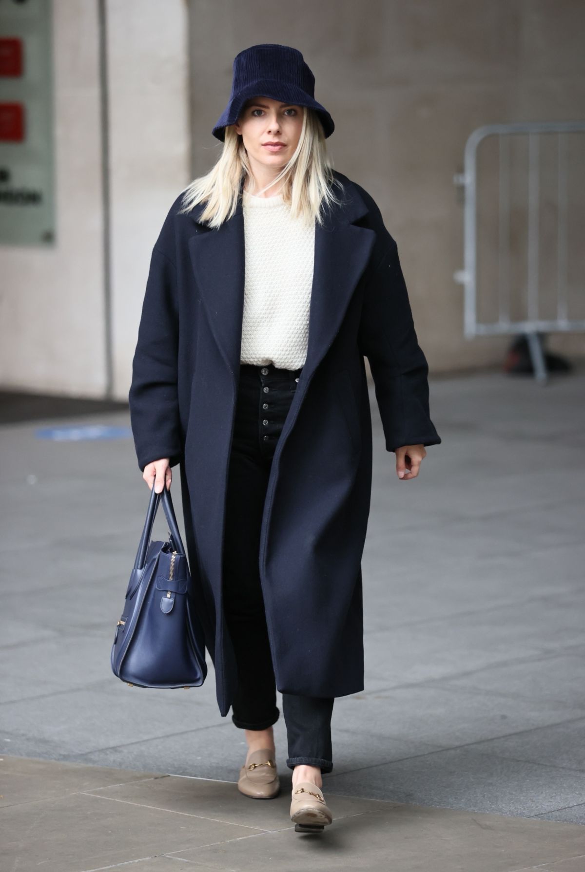 Mollie King Arrives at BBC Studios in London 2020/10/24 9