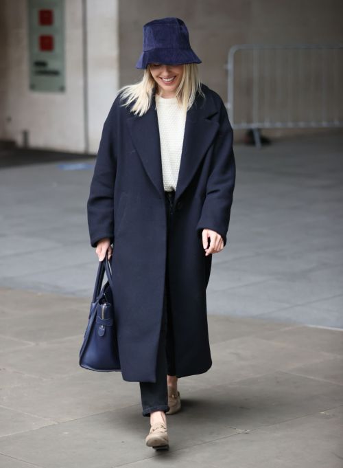 Mollie King Arrives at BBC Studios in London 2020/10/24