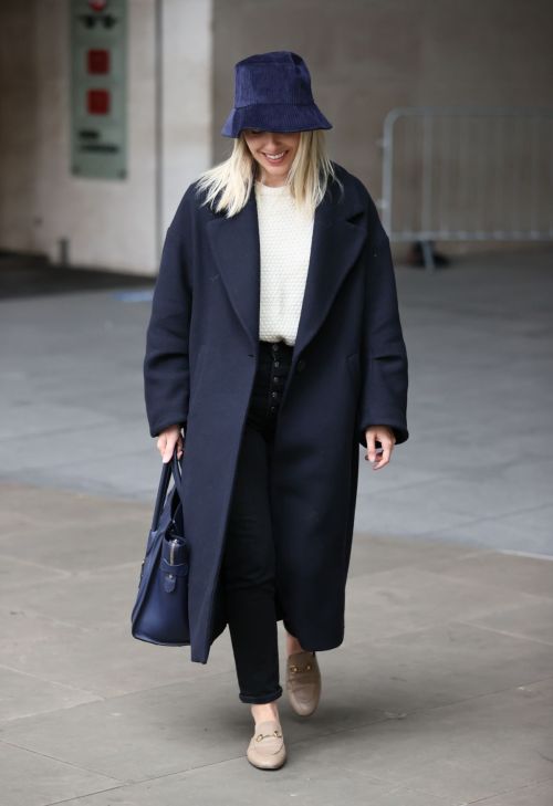 Mollie King Arrives at BBC Studios in London 2020/10/24 8