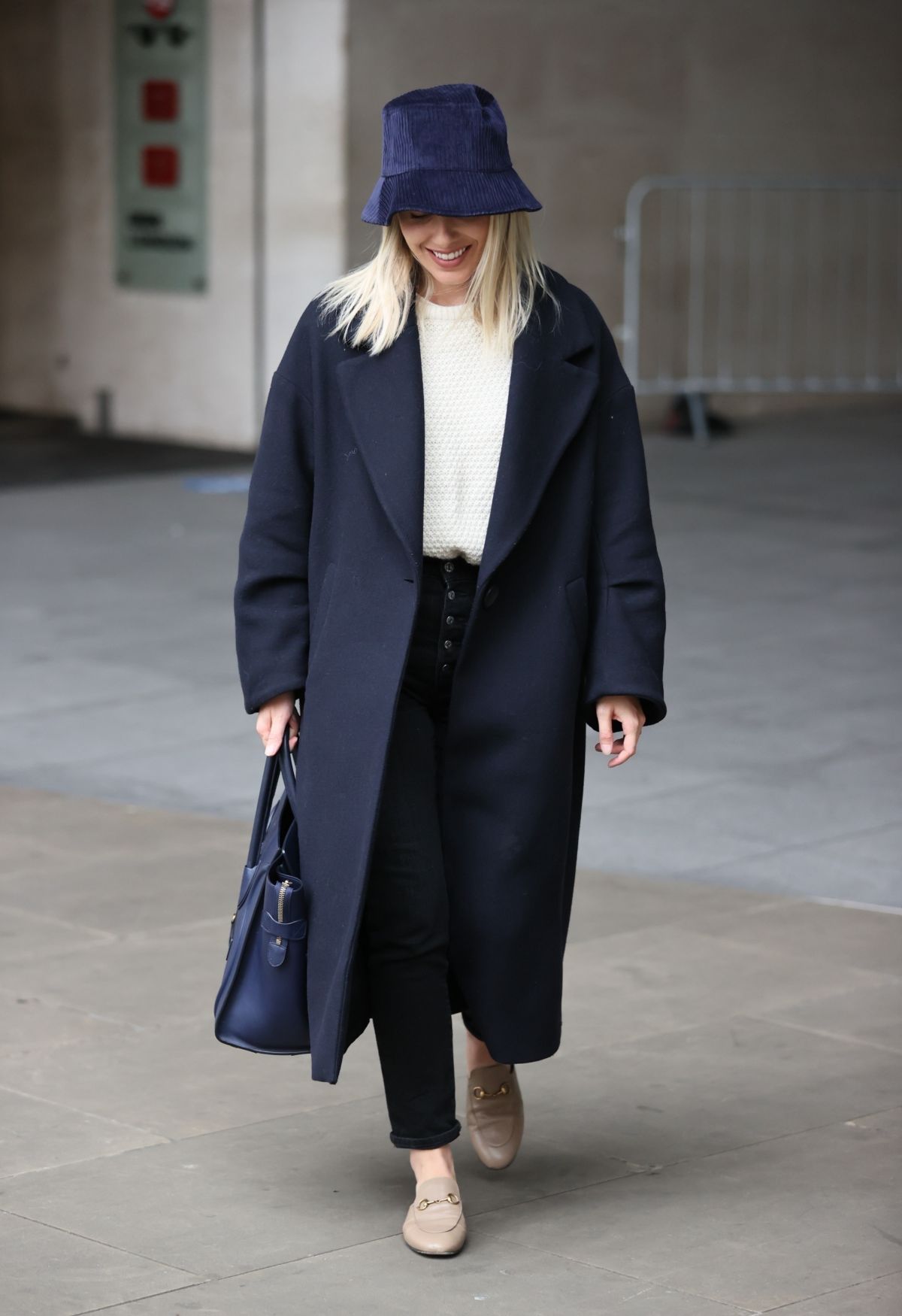 Mollie King Arrives at BBC Studios in London 2020/10/24 7