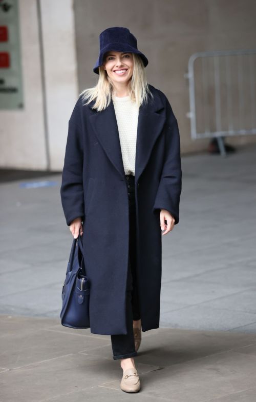 Mollie King Arrives at BBC Studios in London 2020/10/24