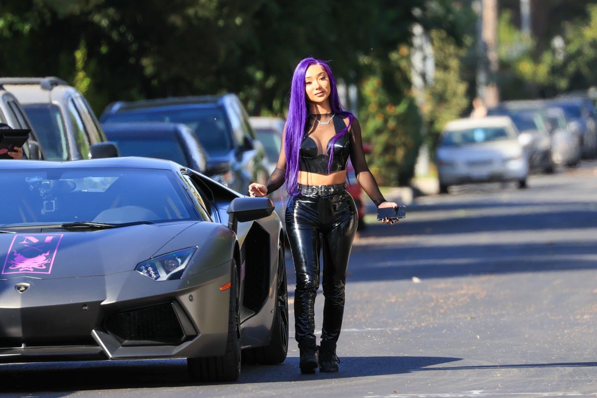 Nikita Dragun Out with Her Lamborghini in Hollywood 2020/10/26 2